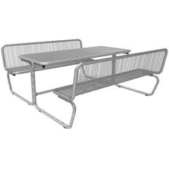 Sitzgarnitur, bestehend aus: 2 Bänke mit Rückenlehne, Sitzfläche Drahtgitter, 1 Tisch, Tischfläche aus Drahtgitter BxTxH 1800x2076x827 mm, RAL 9006