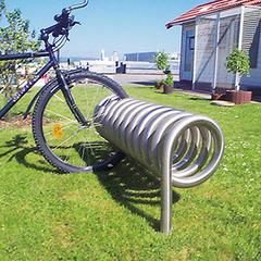 Vorschau: Spiral-Fahrradständer, Edelstahl natur, Rohrdurchm. 42 mm, zum Einbetonieren, Breite 1220 mm, Höhe über Flur 490 mm online kaufen - Verwendung 2