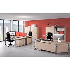 Vorschau: Schreibtisch, BxTxH 800x800x680-800 mm, höhenverstellbar, Platte ahorn, Rundrohrgestell silber online kaufen - Verwendung 2